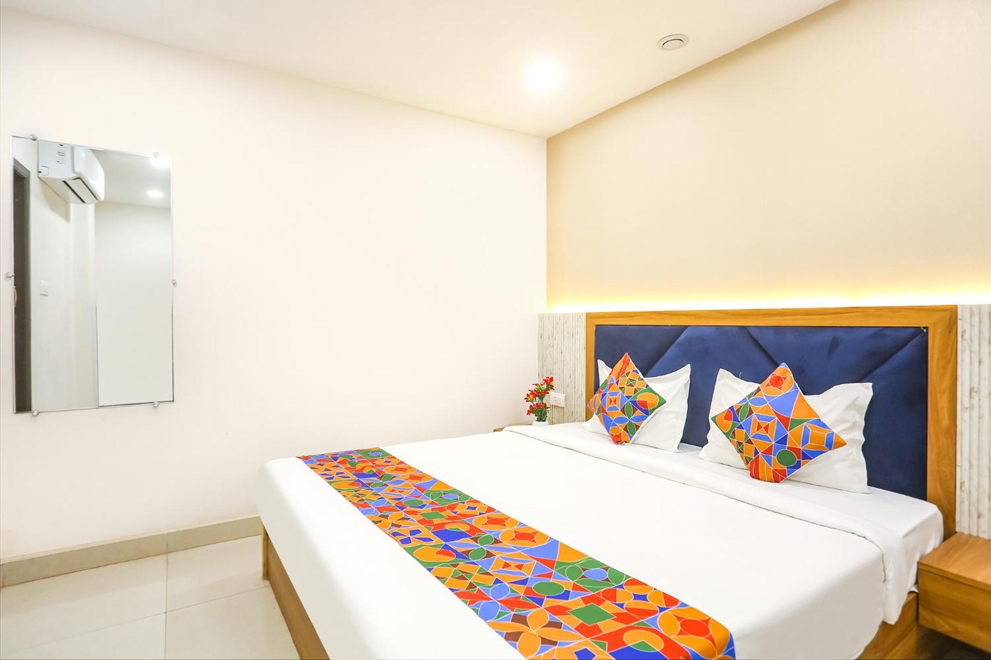 Fabhotel Hari Kunj 900 M From Kashi Vishwanath Temple Benares Buitenkant foto