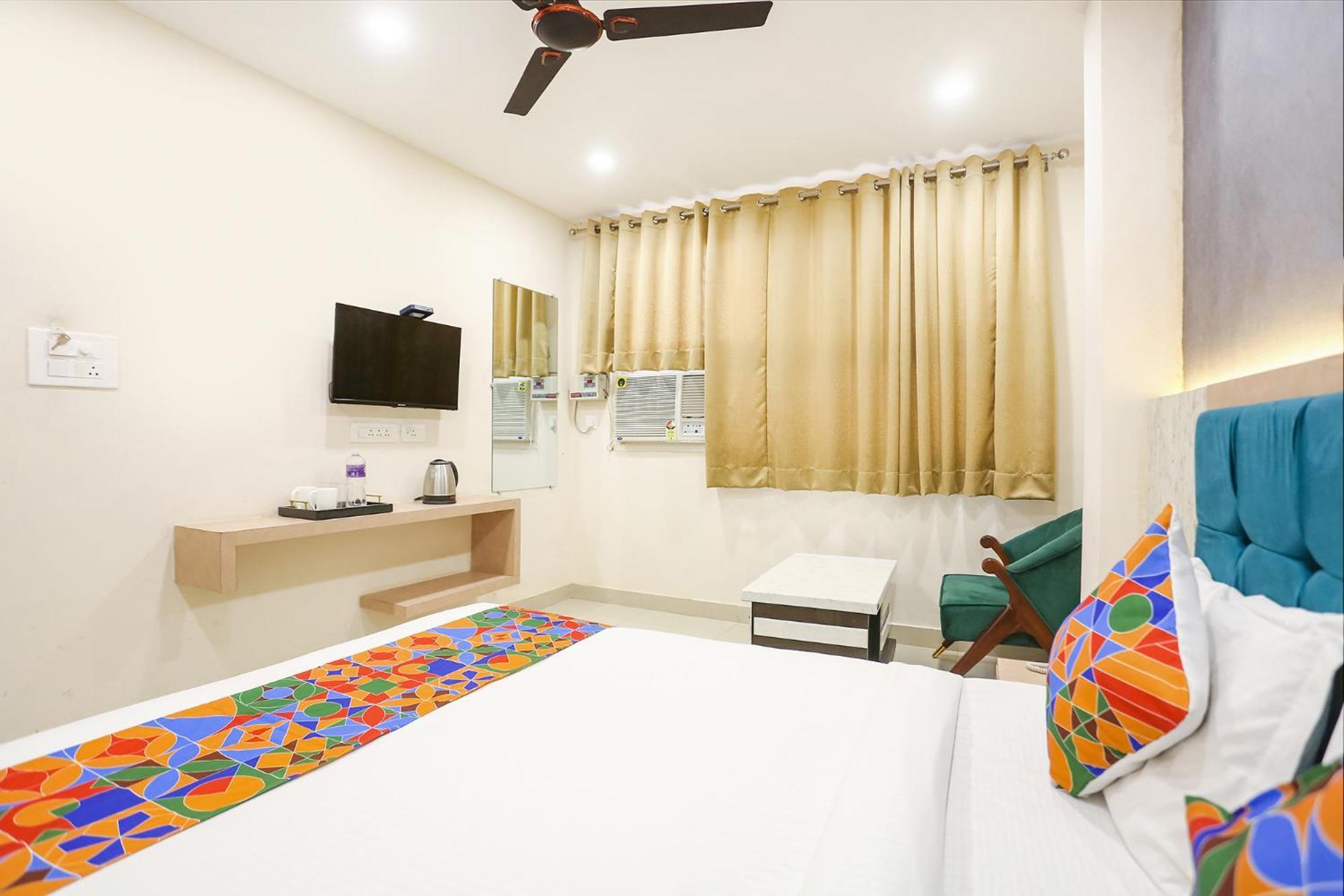Fabhotel Hari Kunj 900 M From Kashi Vishwanath Temple Benares Buitenkant foto