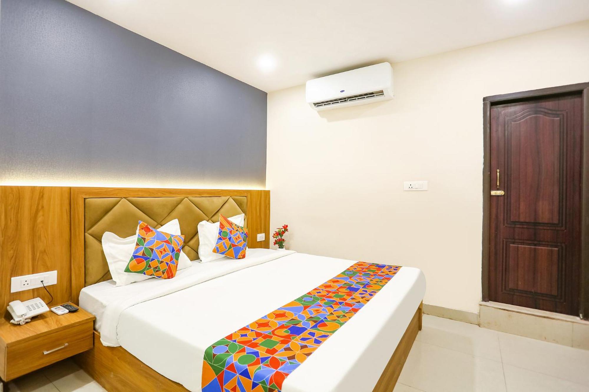 Fabhotel Hari Kunj 900 M From Kashi Vishwanath Temple Benares Buitenkant foto
